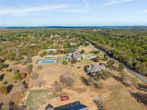 View/Area - 8331 Howard Hill Rd, Fort Smith, AR 72916 photo 2 of 4
