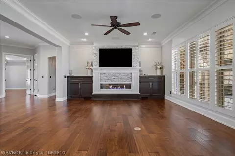 Living - 8331 Howard Hill Rd, Fort Smith, AR 72916 photo 4 of 6