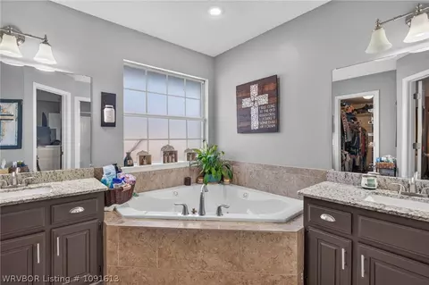 Bath - 3308 Kinross Dr, Fort Smith, AR 72908 photo 1 of 3