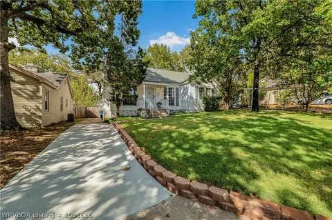 Exterior - 2213 S Z St, Fort Smith, AR 72901 photo 5 of 9