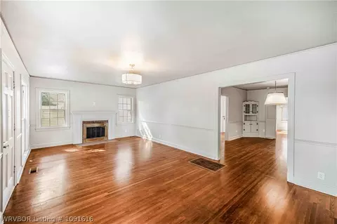 Living - 2213 S Z St, Fort Smith, AR 72901 photo 2 of 7