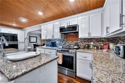Kitchen - 3900 Park Ave, Fort Smith, AR 72903 photo 3 of 3