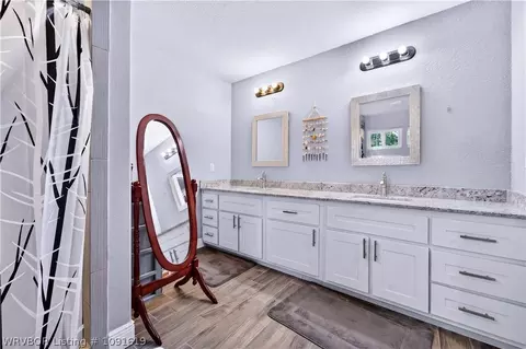 Bath - 3900 Park Ave, Fort Smith, AR 72903 photo 2 of 3