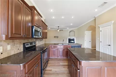 Kitchen - 9004 Lakeside Way, Fort Smith, AR 72903 photo 2 of 2