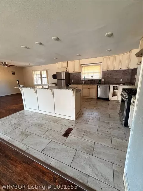 Kitchen - 559 Melrose Ave, Fort Smith, AR 72903 photo 2 of 3
