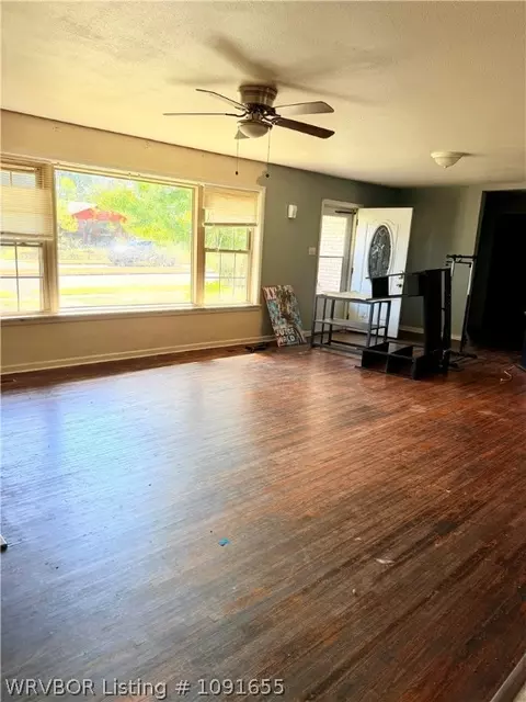 Living - 559 Melrose Ave, Fort Smith, AR 72903 photo 3 of 6