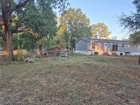 Exterior - 17 N Maple St, Hartford, AR 72938 photo 9 of 17