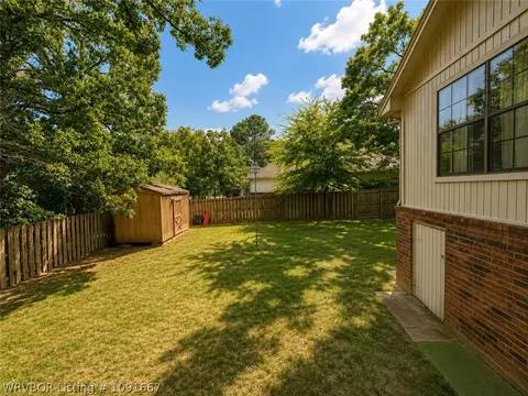 Exterior - 3606 Southview Dr, Fort Smith, AR 72903 photo 6 of 7