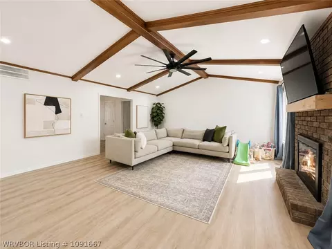 Living - 3606 Southview Dr, Fort Smith, AR 72903 photo 3 of 5