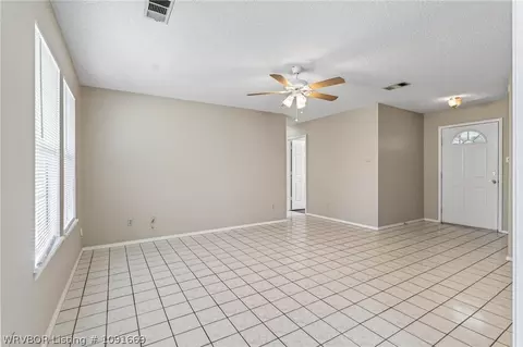 Living - 3505 Ridgeway Dr, Fort Smith, AR 72904 photo 1 of 3