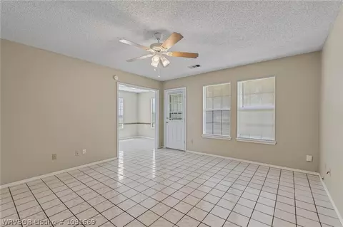 Living - 3505 Ridgeway Dr, Fort Smith, AR 72904 photo 2 of 3