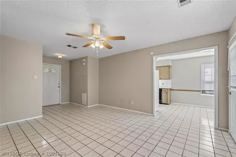 Living - 3505 Ridgeway Dr, Fort Smith, AR 72904 photo 3 of 3
