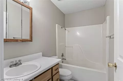 Bath - 3505 Ridgeway Dr, Fort Smith, AR 72904 photo 1 of 3