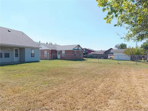 Exterior - 3505 Ridgeway Dr, Fort Smith, AR 72904 photo 4 of 4