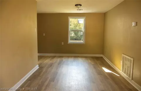 Living - 705 8 St, Barling, AR 72923 photo 1 of 3