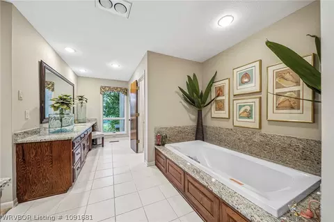 Bath - 8301 Mile Tree Dr, Fort Smith, AR 72903 photo 2 of 9