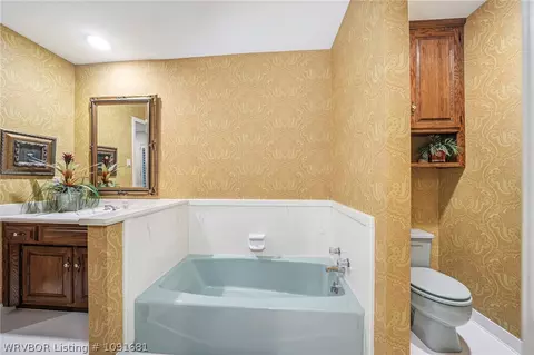 Bath - 8301 Mile Tree Dr, Fort Smith, AR 72903 photo 7 of 9