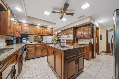 Kitchen - 8301 Mile Tree Dr, Fort Smith, AR 72903 photo 3 of 5