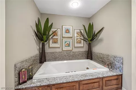 Bath - 8301 Mile Tree Dr, Fort Smith, AR 72903 photo 5 of 9