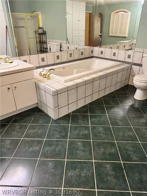 Bath - 7208 Riviera Dr, Fort Smith, AR 72903 photo 2 of 6