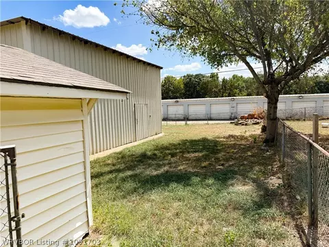 Exterior - 1901 Kris Dr, Ozark, AR 72949 photo 3 of 5