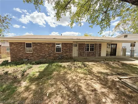 Exterior - 1901 Kris Dr, Ozark, AR 72949 photo 4 of 5