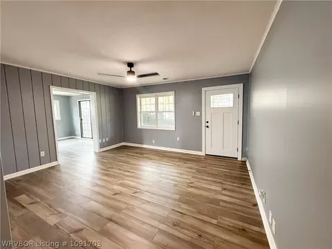 Living - 1901 Kris Dr, Ozark, AR 72949 photo 2 of 3