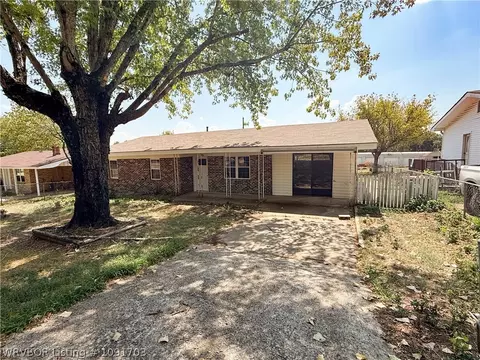 Exterior - 1901 Kris Dr, Ozark, AR 72949 photo 2 of 5