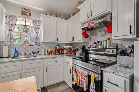 Kitchen - 475366 1100 Rd, Muldrow, OK 74948 photo 2 of 4