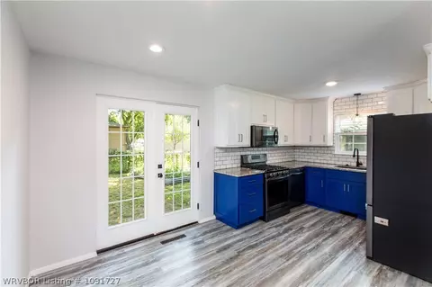 Kitchen - 10 Quincy Cir, Fort Smith, AR 72901 photo 1 of 2