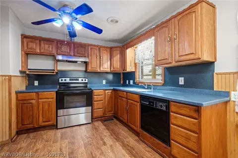 Kitchen - 416 N 35th St, Fort Smith, AR 72903 photo 4 of 4
