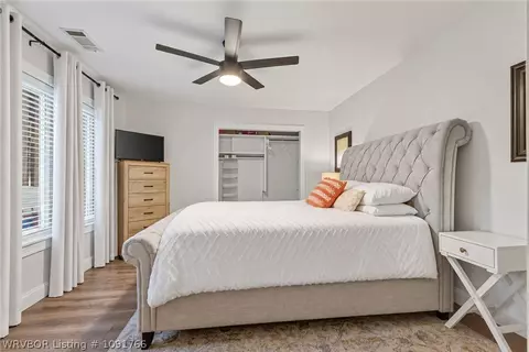 Bedroom - 2901 S Cliff Dr, Fort Smith, AR 72901 photo 2 of 2