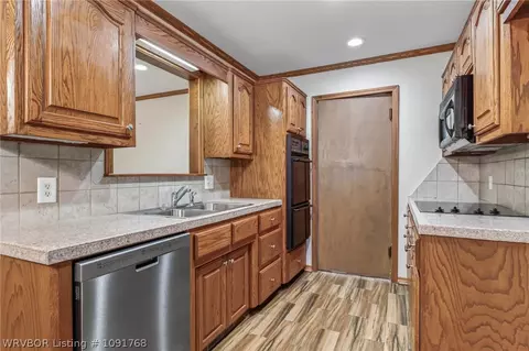 Kitchen - 8211 Clover Dr, Fort Smith, AR 72908 photo 3 of 3