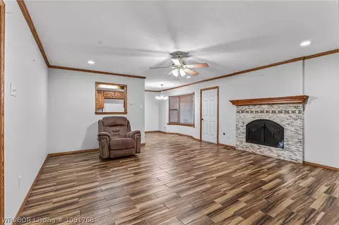 Living - 8211 Clover Dr, Fort Smith, AR 72908 photo 4 of 8