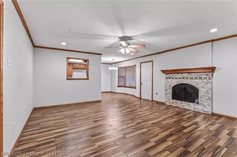 Living - 8211 Clover Dr, Fort Smith, AR 72908 photo 2 of 8