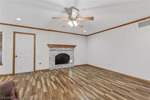 Living - 8211 Clover Dr, Fort Smith, AR 72908 photo 6 of 8