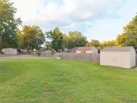 Exterior - 8211 Clover Dr, Fort Smith, AR 72908 photo 5 of 9