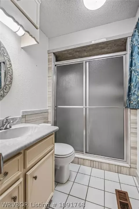 Bath - 8211 Clover Dr, Fort Smith, AR 72908 photo 2 of 3