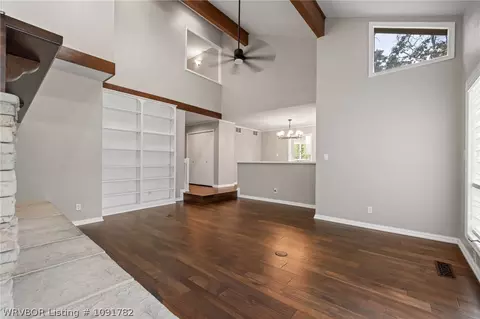 Living - 9708 Bramble Brae St, Fort Smith, AR 72908 photo 6 of 10