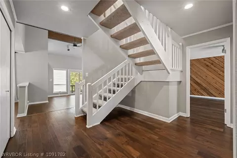 Entry Way - 9708 Bramble Brae St, Fort Smith, AR 72908 photo 2 of 6