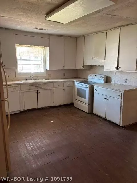 Kitchen - 5012 S 29th St, Fort Smith, AR 72901 photo 1 of 2
