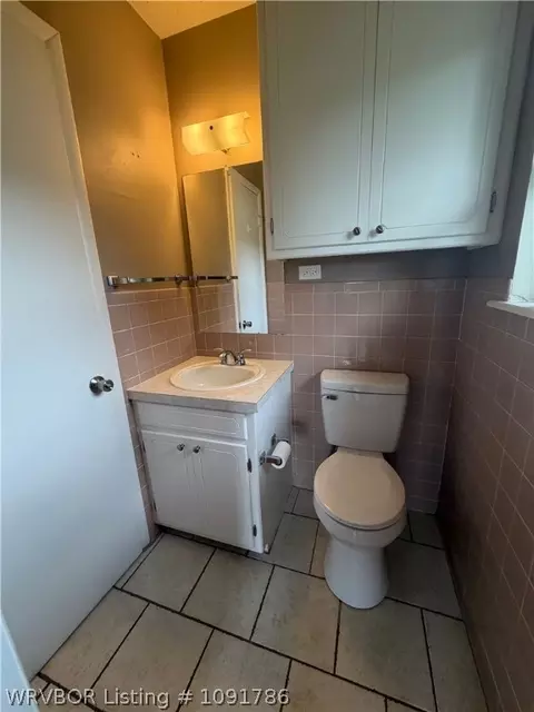 Bath - 829 Maple Shade Rd, Alma, AR 72921 photo 2 of 2