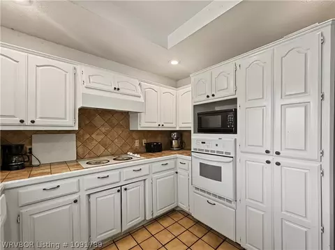 Kitchen - 9800 Muirfield Cir, Fort Smith, AR 72908 photo 3 of 3