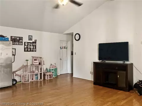 Living - 9800 Muirfield Cir, Fort Smith, AR 72908 photo 2 of 3