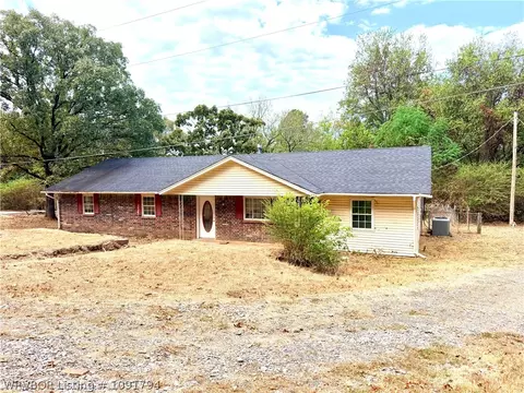 400 Chickasaw St, Poteau, OK 74953