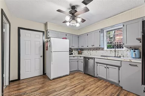 Kitchen - 3408 S 33rd Cir, Fort Smith, AR 72903 photo 2 of 2