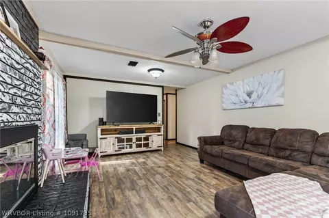 Living - 3408 S 33rd Cir, Fort Smith, AR 72903 photo 2 of 3