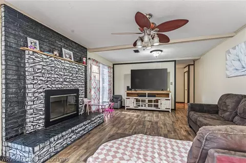 Living - 3408 S 33rd Cir, Fort Smith, AR 72903 photo 1 of 3