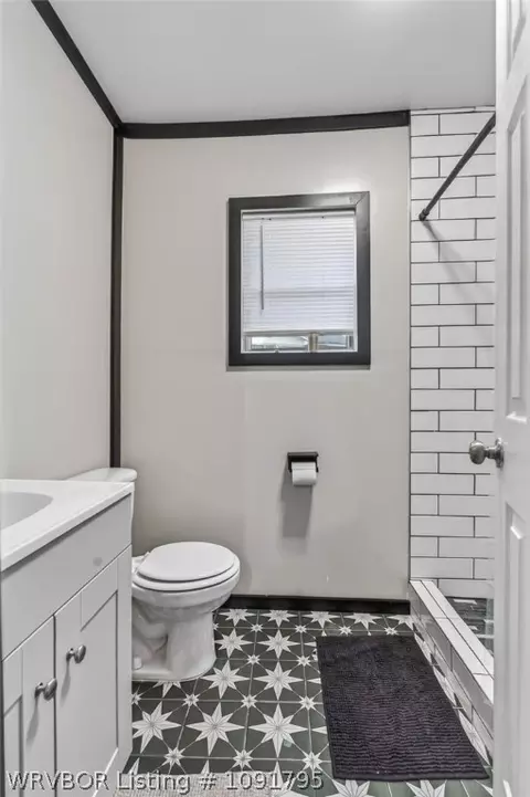 Bath - 3408 S 33rd Cir, Fort Smith, AR 72903 photo 2 of 5