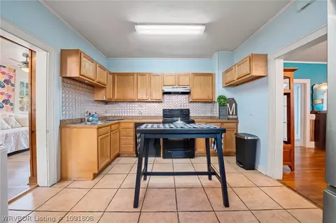 Kitchen - 805 S 23rd St, Fort Smith, AR 72901 photo 2 of 2